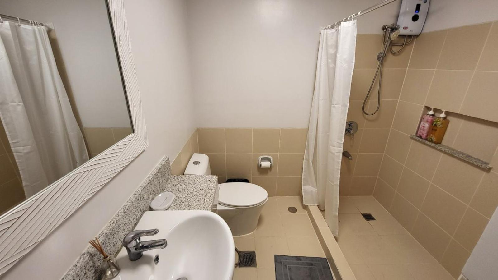 The Atherton- Spacious Modern Condo Unit In Paranaque Near The Airport, Makati, Bgc And Highways Paranaque City Екстериор снимка
