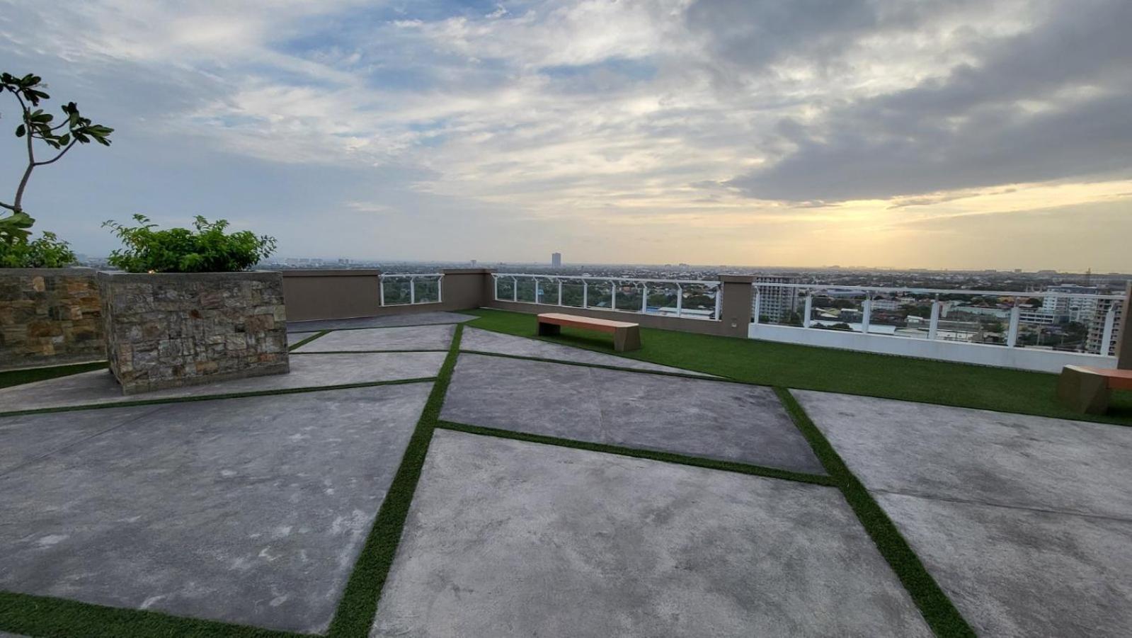 The Atherton- Spacious Modern Condo Unit In Paranaque Near The Airport, Makati, Bgc And Highways Paranaque City Екстериор снимка