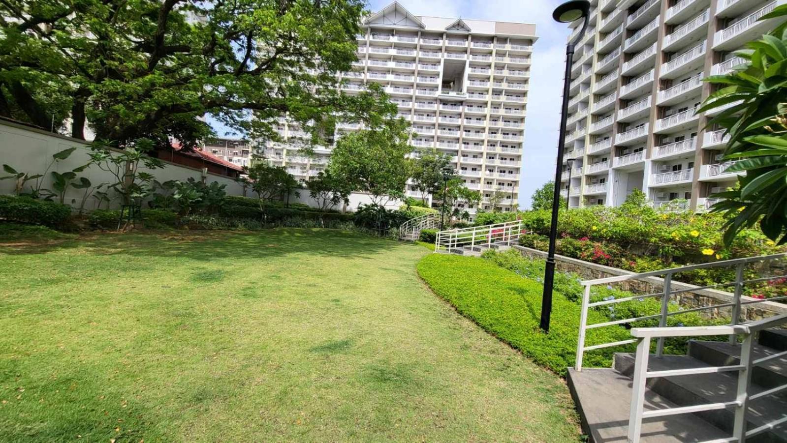 The Atherton- Spacious Modern Condo Unit In Paranaque Near The Airport, Makati, Bgc And Highways Paranaque City Екстериор снимка